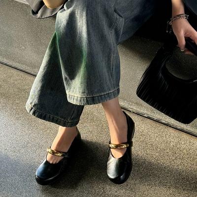 Модные женские туфли на плоской подошве с круглым носком, весна-осень 2025 года, новые универсальные туфли для поездок на работу из овчины с неглубоким воротом и поясом в одно слово для бабушки