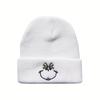 Уютная вязаная шапка-бини с вышивкой мультяшного лица для защиты от ветра и тепла зимой