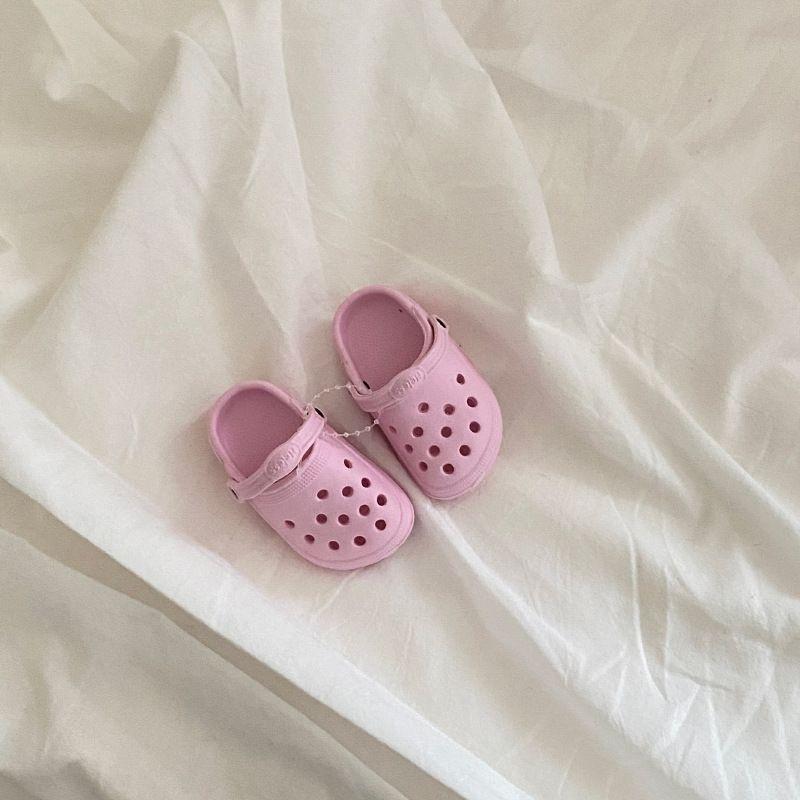 Funny Mini Mini Hole Shoes Pendant Pet Shoes Childen of Heaver Couple Keychain Cute Hang Decorations DIY Accessories