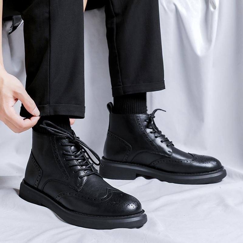 2024 British Style Boots Men's Outdoor Sneakers Genuine Leather Boots Fashion Lace Up Thick Soled Mid Top Business Leather Boots