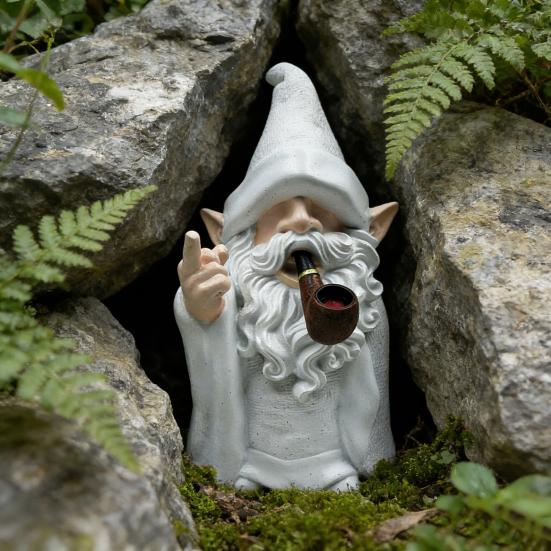 Статуэтка Гнома со Средним Пальцем и Дымом, Забавная Садовая Фигурка Волшебника-Гнома, Непослушная Смоляная Скульптура для Газона, Двора, Балкона, Крыльца, Патио, Декор для Дома