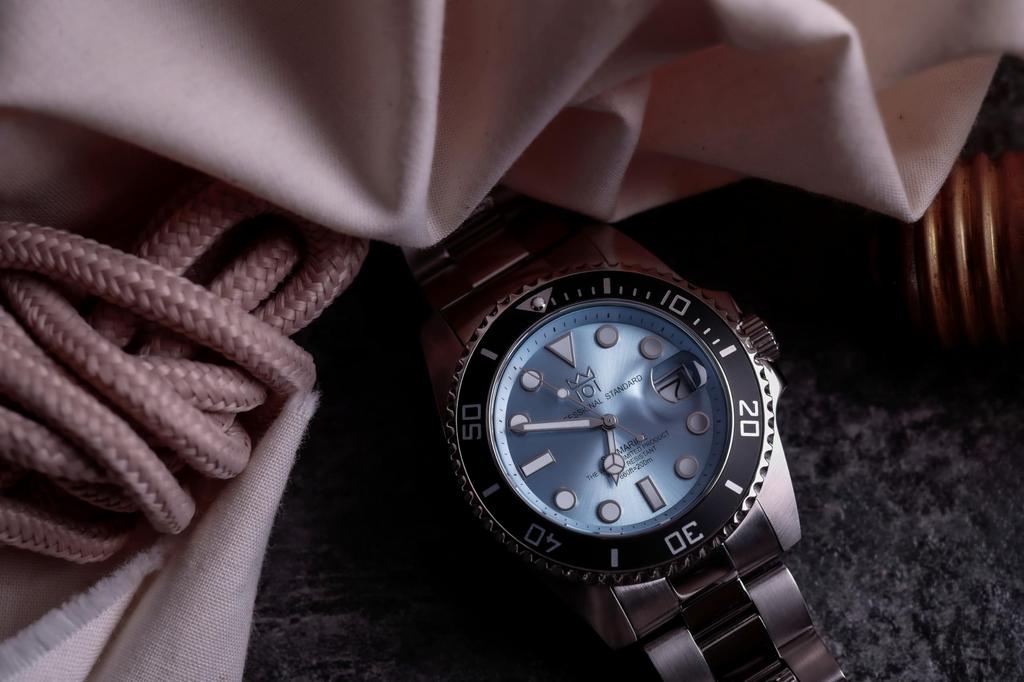 НОВАЯ модель часов Hyakuichi кварцевые часы с дисплеем даты 20 ATM водонепроницаемые часы [HYAKUICHI 101] № 1 дайверские HYAKU1-001 (Голубой лед)