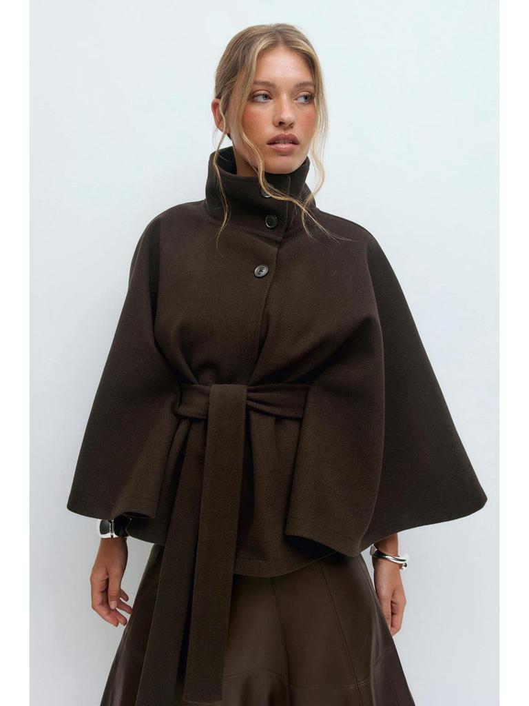 Женское короткое шерстяное пальто-накидка 2025 года с воротником-стойкой и поясом