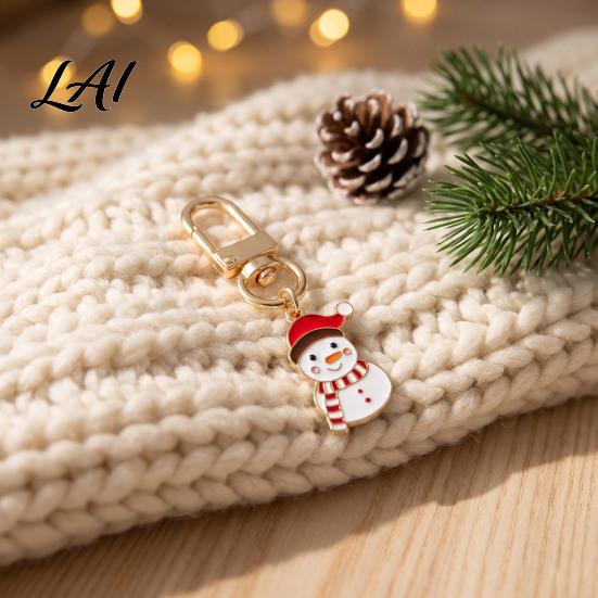 Xmas Theme Pendant Cartoon Christmas Keychain Enamel Santa Snowman Elk Snowflake Bag Charm Backpacks Keychain for Handbags Purses Party Favors