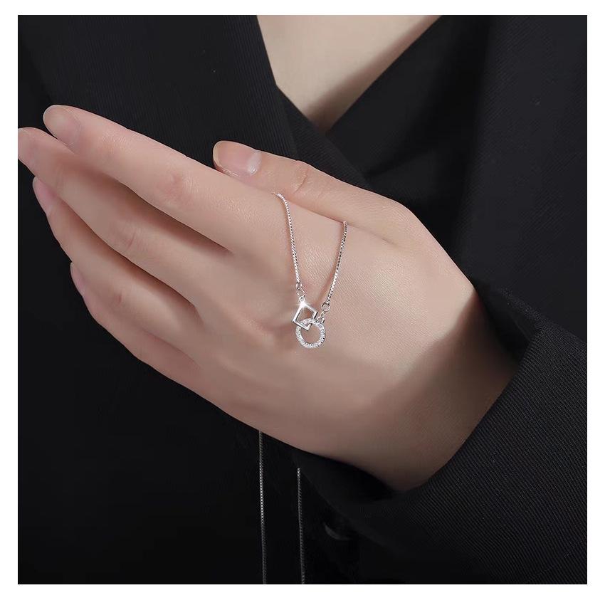Серебряное ожерелье S925 с двойным кольцом и бриллиантами - Геометрический дизайн: квадрат и круг, Стиль: крутой, Цепочка на ключицу для женщин.