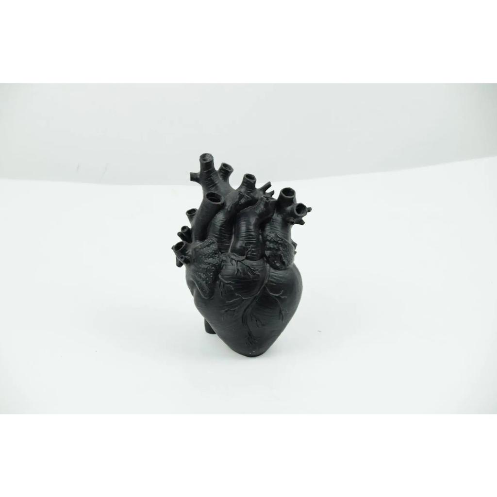 Цветочная композиция в форме сердца, украшение, гостиная, тумба под телевизор, кабинет, поверхность рабочего стола, панель, ваза, украшение