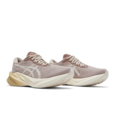 Wmns Novablast 3 Fawn Mineral Beige 1012B288-702