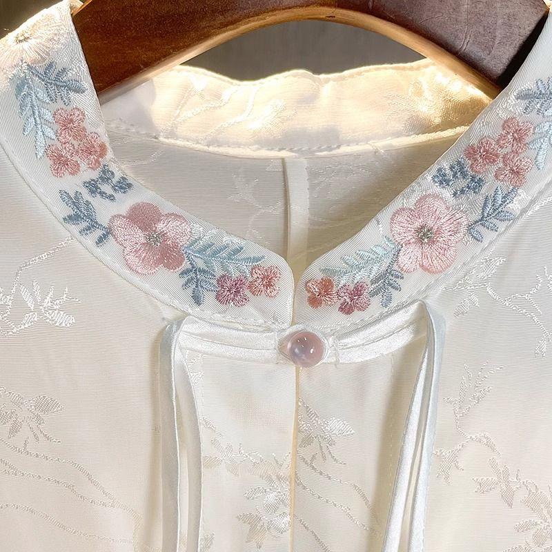 Fashionable White Embroidery Retro Shirt with Chinese-style Button for Women's Spring Wear