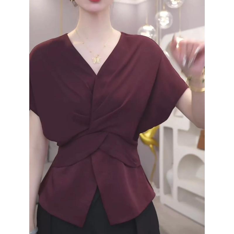 Женская футболка с коротким рукавом, летняя новинка, корейская, приталенная, плиссированная, с V-образным вырезом, темпераментная, универсальная, с открытыми плечами, однотонный топ