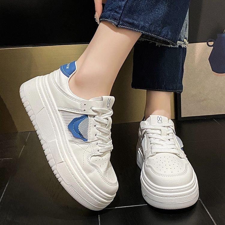 2025 весна и лето новые маленькие белые туфли женские студенческие на шнуровке корейская версия платформа повседневные спортивные туфли женские низкие плоская подошва