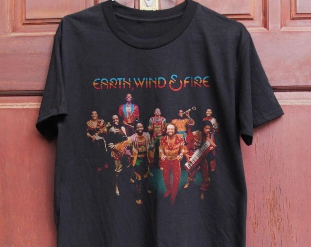 Футболка Earth, Wind & Fire – Подарок для фанатов Унисекс Черная футболка Унисекс футболка