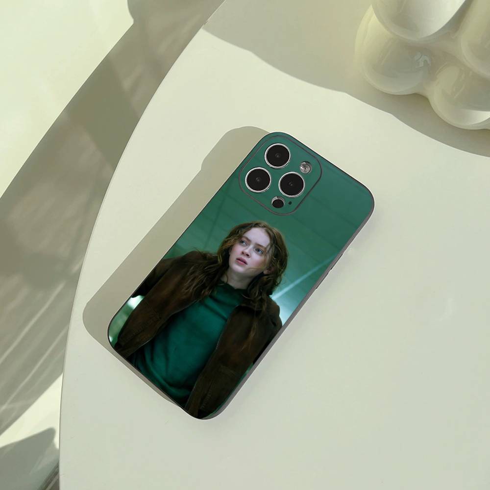 Чехол для телефона с изображением актрисы Сэди Синк Для iPhone 17,16,15,14,13,12,11 Pro Max,16Plus,XS Мягкий черный чехол