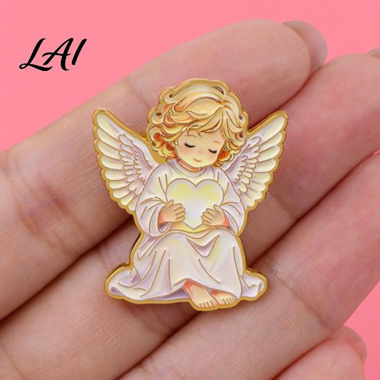 Fashionable Clothing Ornaments Little Angel Brooch Pin for Women Cute Guardian Holding Heart Lapel Durable Zinc Alloy with Wings Accessory