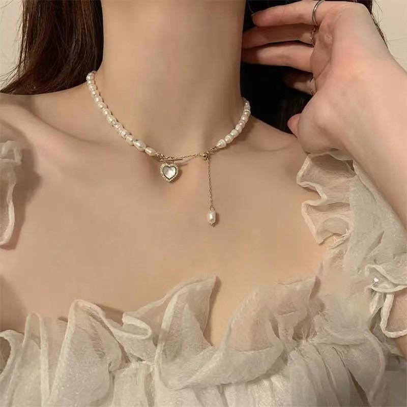 2025 Women's Chic Light Luxury Collarbone Chain: Elegant Ins Style Choker