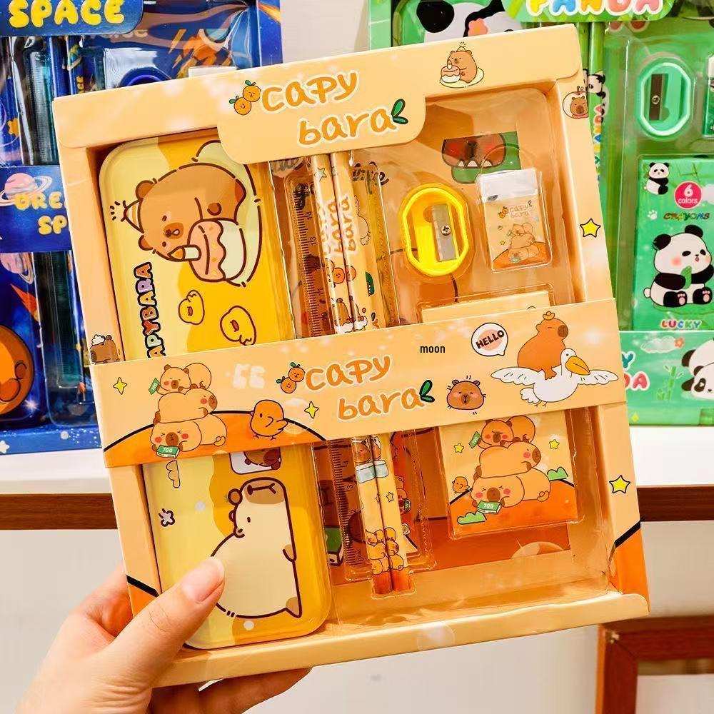 Подарочная коробка с канцелярскими товарами Sanrio ко Дню защиты детей и на выпускной. Идеально для воспитанников детского сада и учеников начальной школы.