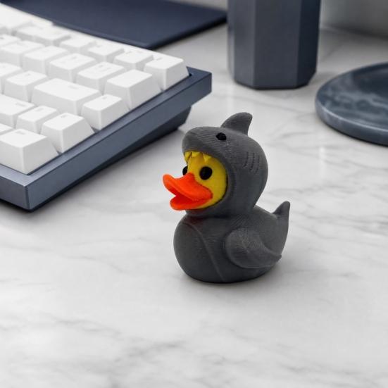 3D-печатная фигурка акулы-утки huaqianguhh, Милые желтые и крутые украшения для головного убора, Мини-декор для рабочего стола, Игровое украшение для дома и офиса