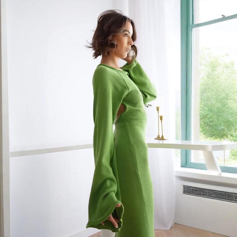 Женская мода осень 2024: Сексуальное вязаное платье с открытой спиной и шнуровкой