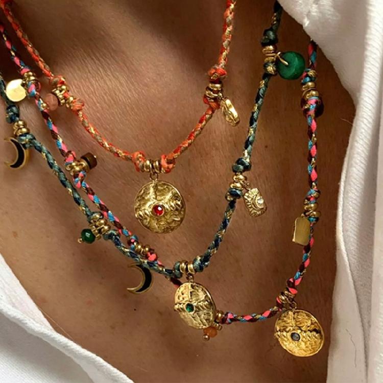 Элегантное ожерелье-подвеска Луна и Звезда с регулируемой длиной. Уникальное украшение на шею, подходящее для любых модных образов.