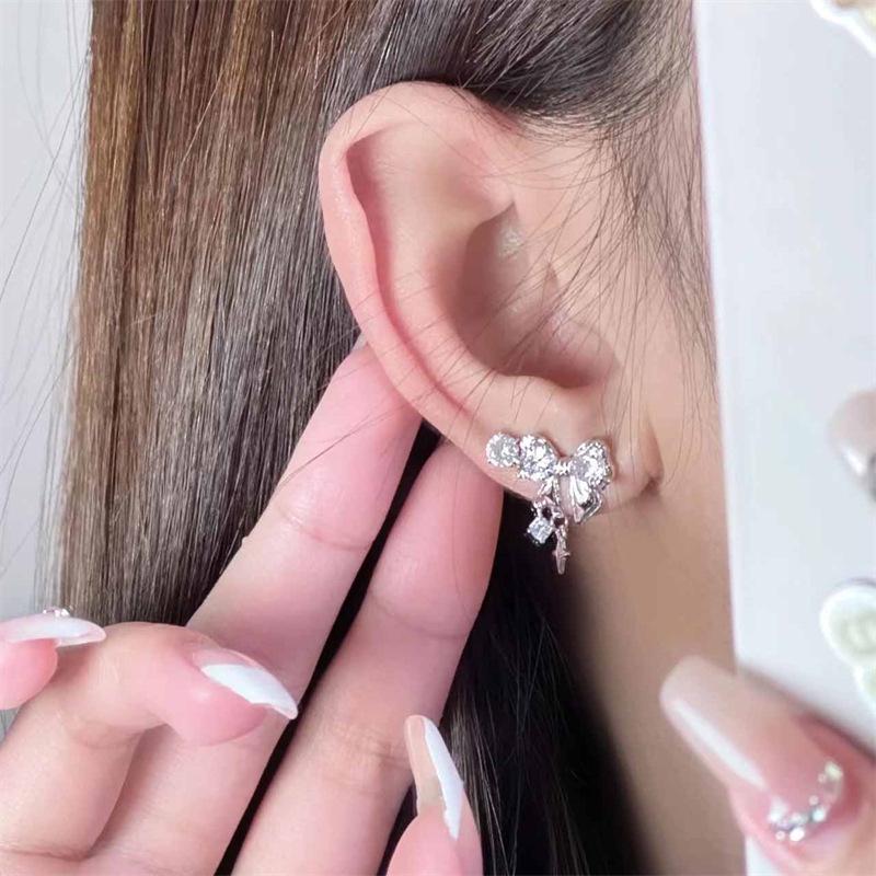 Стильные серьги-подвески с бабочками и стразами - Модный и шикарный акцентный аксессуар