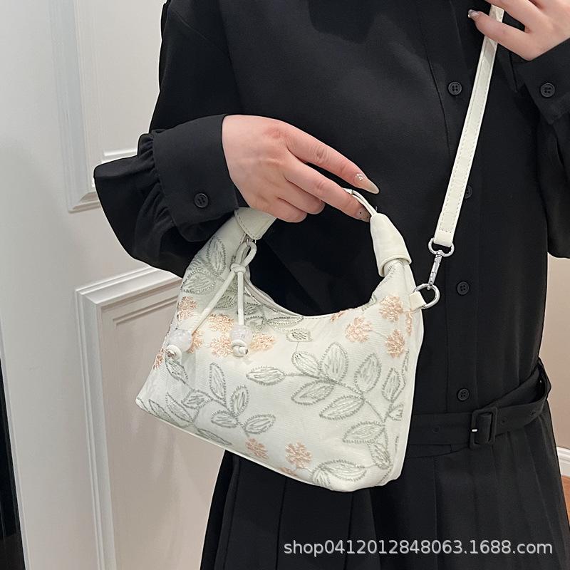 New Chinese Lace Embroidered Portable Small Bag 2025 New Fashion Super Fire Messenger Bag Internet Celebrity Explosion Commuter Bag
