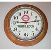 Часы на станции метро Уимблдон в Лондоне, теннисная станция SW19. Настенные часы