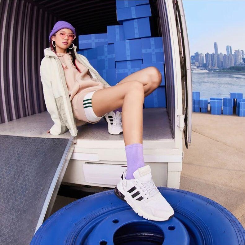 adidas Оригинальная Женская Спортивная Куртка-Флис Originals Sherpa Color Block с Воротником-стойкой Цвет: Кремово-белый HC6603