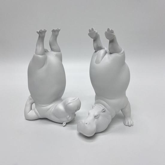 Artistic Tabletop Ornaments Clumsy Hippo Bookends, Funny Heavy Resin Acrobatic Bookend Holders, Creative Notebook Stand Office Bookshelf Decor