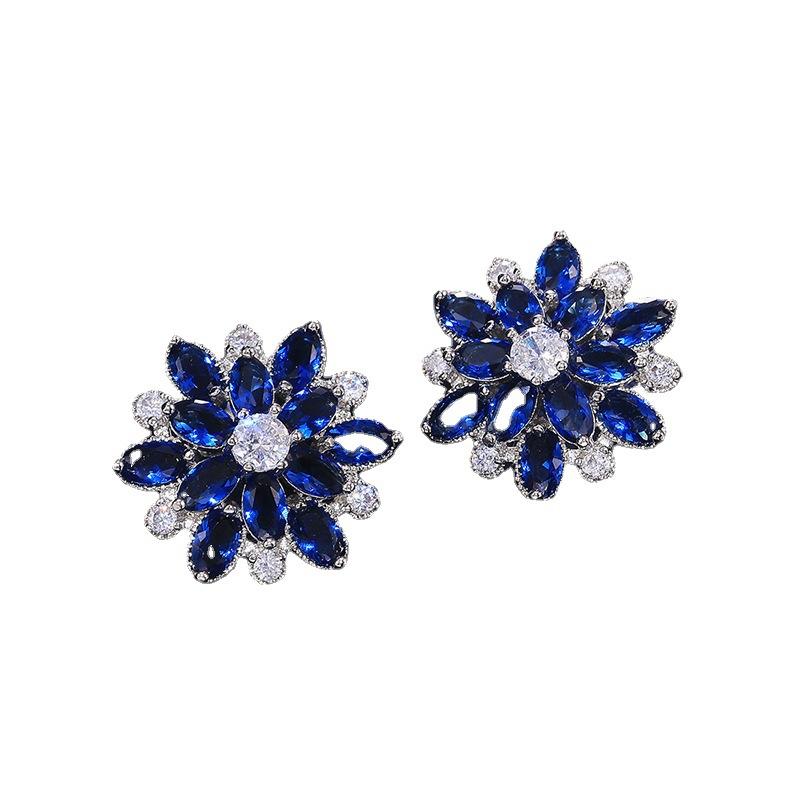 Light Luxury Style Full of Diamonds White Diamonds Snowflake Earrings Womens Ear Buckles Versatile Temperament