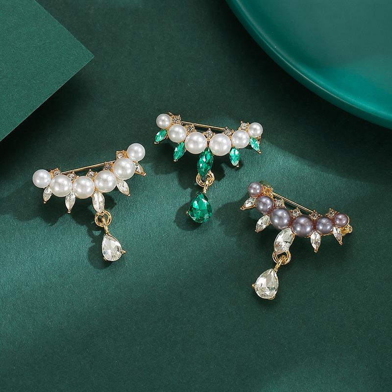 Жемчужная капля воды Антибликовая брошь Высококлассная женская изысканная кисточка Корсаж для костюма Фиксирующая одежду Антибликовая пряжка-булавка