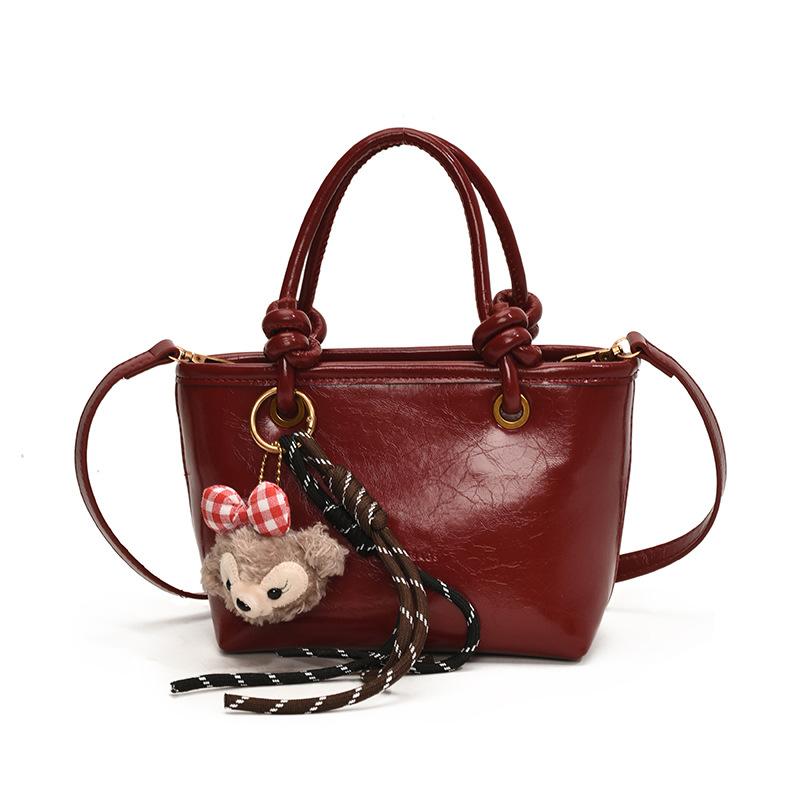 Популярные сумки этого года — женские осенне-зимние универсальные 2025 новые модные сумки-мессенджеры, сумки-ведра