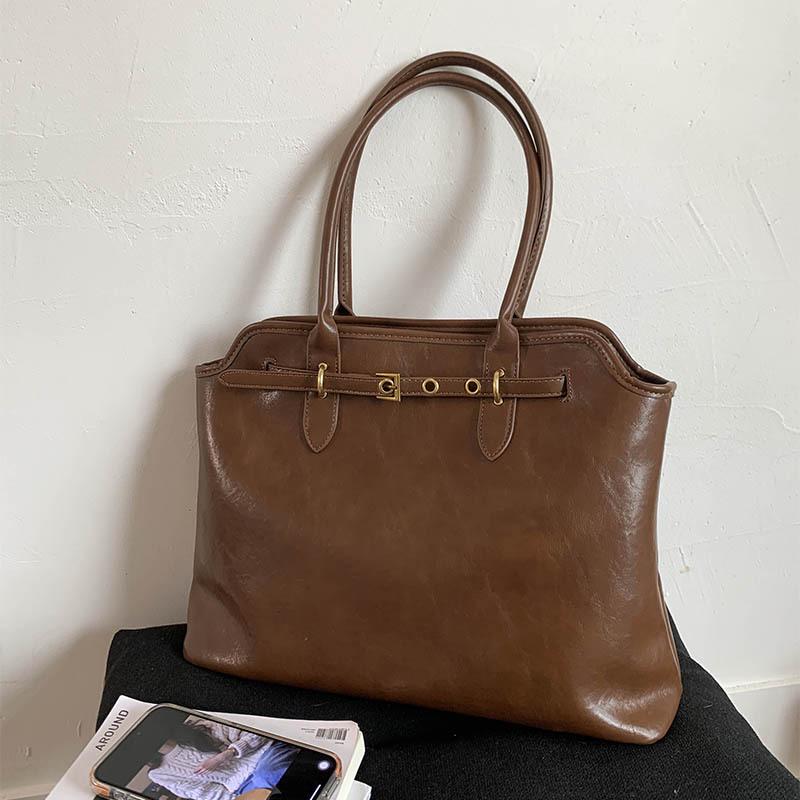 Осень и зима портативная сумка для通勤 женская новая большая вместимость на плечо сумка-тоут высококлассная сумка под мышкой тренд