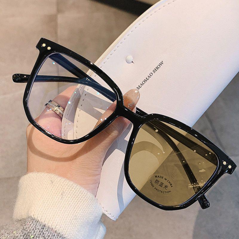 Trendy Luxury Pochromic Myopia Glasses Retro Color Changing Near Sight Eyewear for Men Women Square Smart Sunglasses Shades