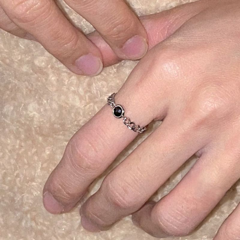 MERRYMOTIVE Black crystal pendant surgical chain ring