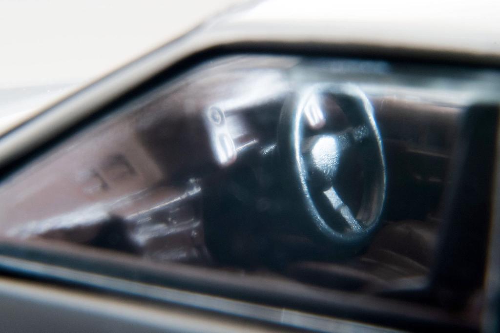 TOMYTEC Tomica Limited Vintage Neo 1/64 Scale LV-N284a Toyota Corolla Levin 2-Door GT-APEX White/Black 1984 Model (Finished Product)