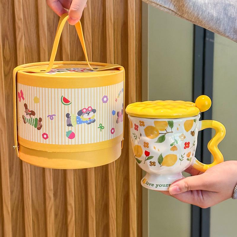 Керамическая кружка высокой ценности с крышкой и ложкой, милая кружка с фруктами для девочки, офисная кофейная кружка, подарок на день рождения