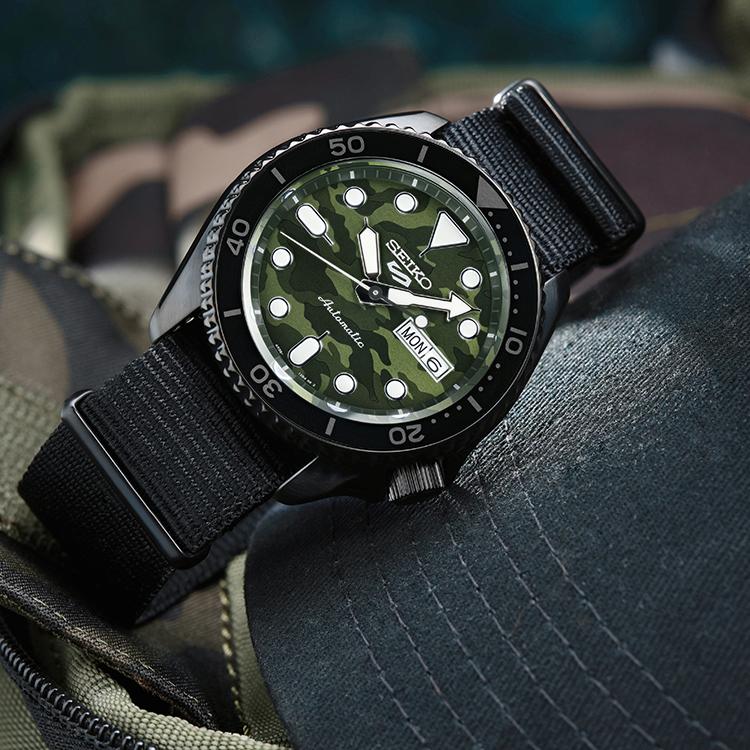 Seiko 5 Серия Модные уличные скейтборд-часы Солнечный механический механизм Нейлоновый ремешок Мужские часы Зеленые SRPJ37K1
