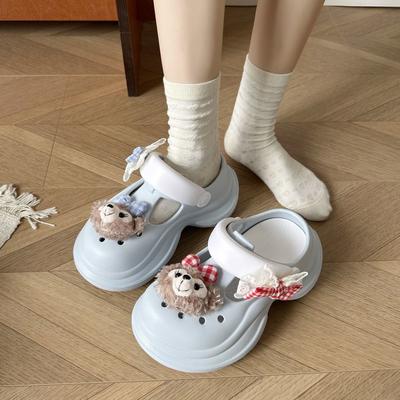 2025 новые мультяшные милые кукольные туфли с отверстиями для женщин для ношения летом для увеличения роста на толстой подошве, пляжные шлепанцы и полушлепанцы для женщин