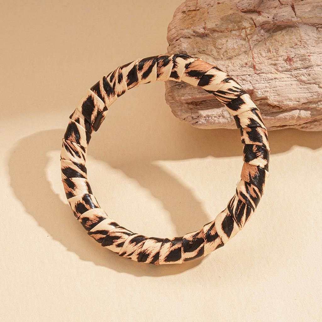 Sexy Leopard Print Cuff Bangles for Women 2025 Trendy Classic Leather Zebra Print Bracelet Wedding Pendant Jewelry Gift