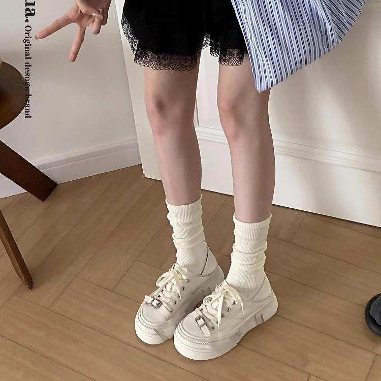 Повседневный американский грязный и старый большой голова хлеб маленькие белые туфли Новый год новые белые платформа маффин увеличивающие рост доска обувь