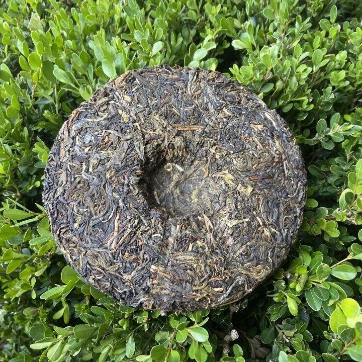 High - Grade 357g Old Banzhang Raw Tea Qizi Cake - Sourced Directly from Yunnan