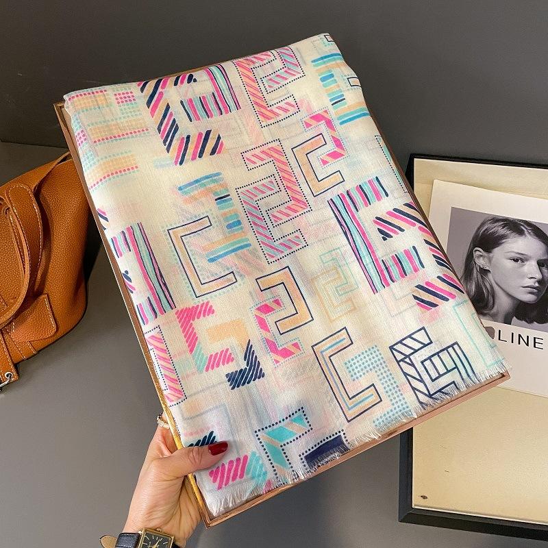 Designer Brand Women Scarf Classical Print Lady Shawls Cotton Feeling Soft Oversize Hijabs Neck Headband Tassel Foulard