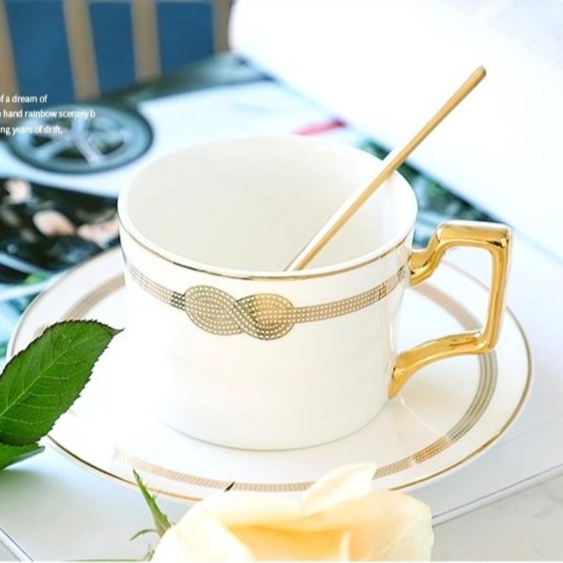Кофейные чашки и блюдца из тонкого костяного фарфора, 270 мл, красиво глазурованные, с золотой отделкой, чайная чашка с ручкой, керамические кофейные чашки с золотой ложкой