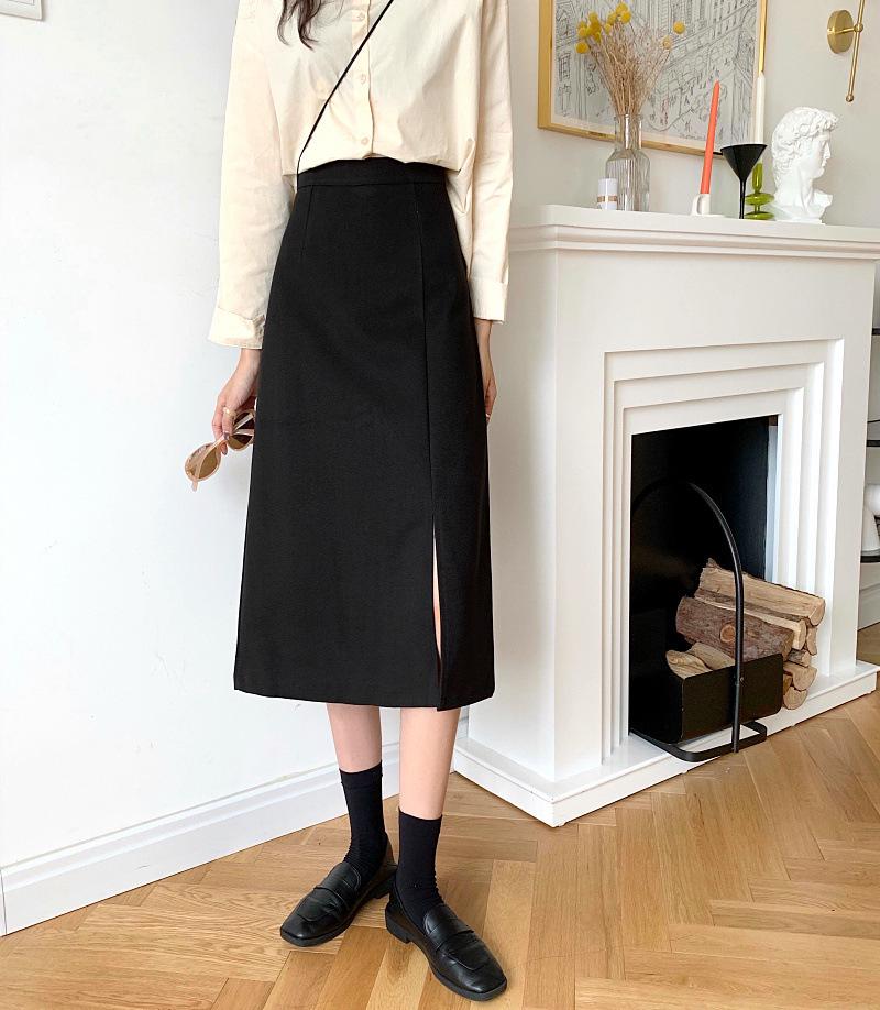 Женская черная юбка А-силуэта — высокая талия, средняя длина, осенне-зимний стиль с разрезом, 2021 г.