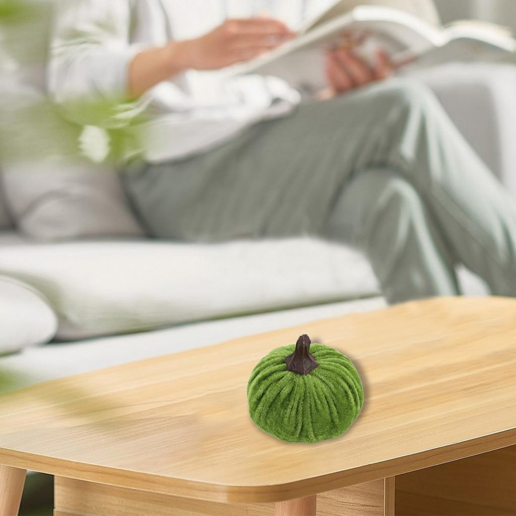 Декоративные бархатные тыквы создают уютную осеннюю атмосферу для вашего дома или мероприятия.