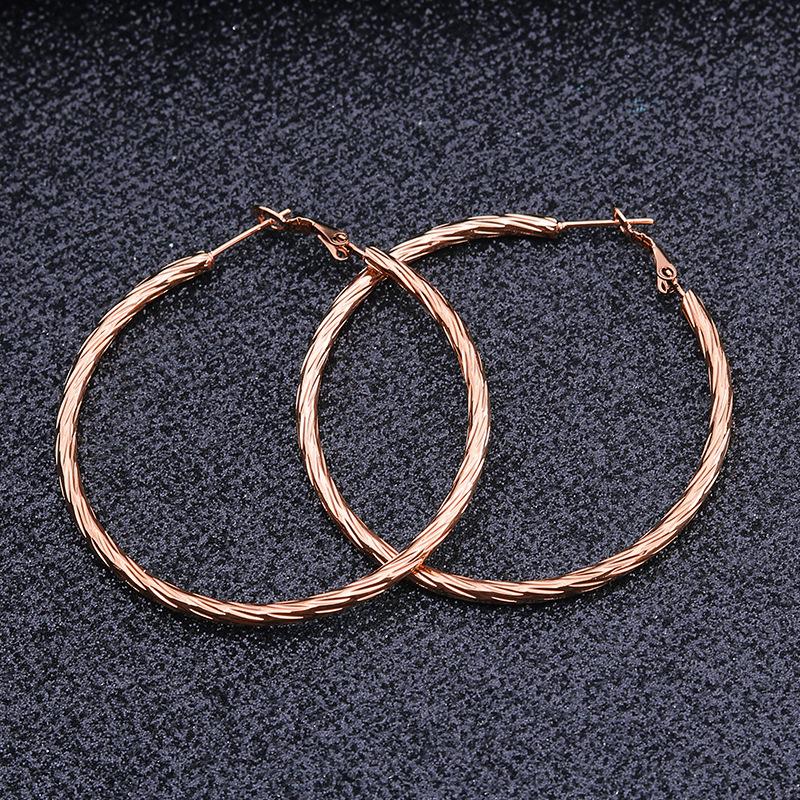 Трендовые европейские и американские серьги-кольца большого размера из титановой стали с перекрученным дизайном для женщин - стиль ночного клуба из нержавеющей стали