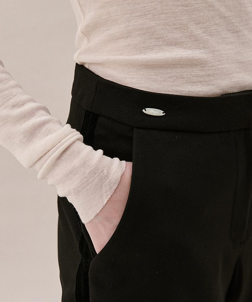 AHWE Slim Fit Bermuda Pants_Black