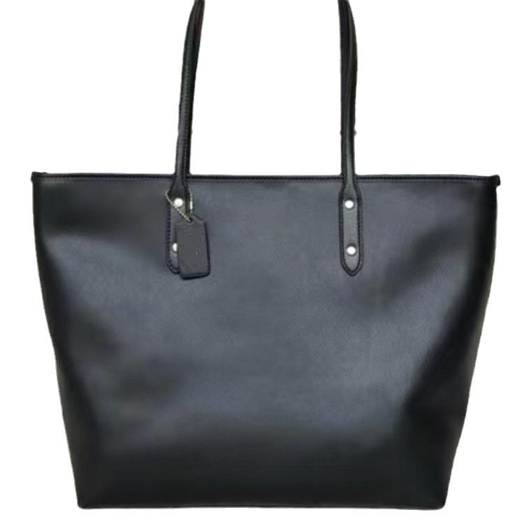 Классическая минималистичная сумка-тоут на плечо в форме пельменя с металлической молнией