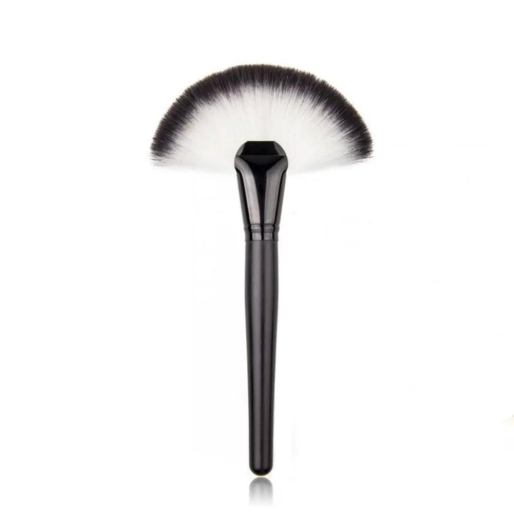 Makeup Brush Large Flat Highlight Blush Fan Shape Makeup Brush Powder Loose Face Soft and Cozy Even Color Tool, 1 Piece, 10 Handle Color L-4