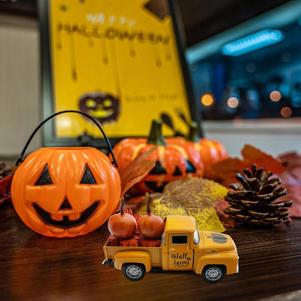 Metal Truck Model Collectible Ornaments with Fall Pumpkin And Maples Leaf Design For Seasonal Home Fireplaces Decoration