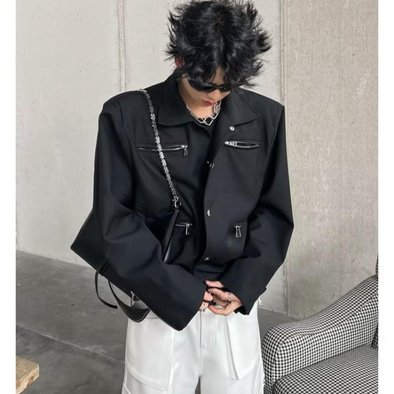 Мужская весна 2023 темная короткая куртка: Модный дизайн наплечника с металлической молнией